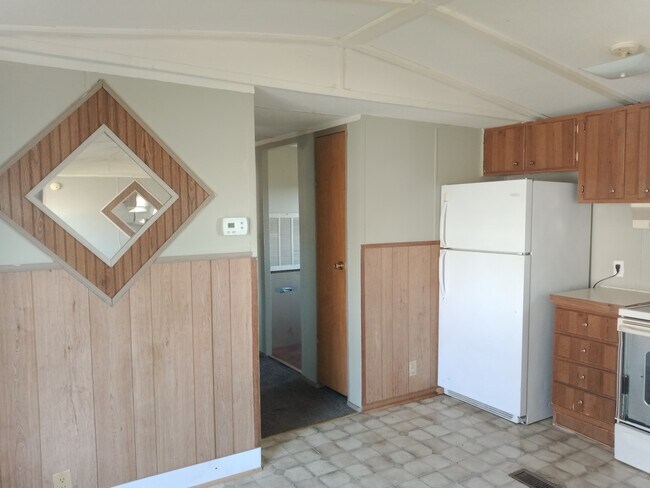 Building Photo - 2610 Windy Hill Rd