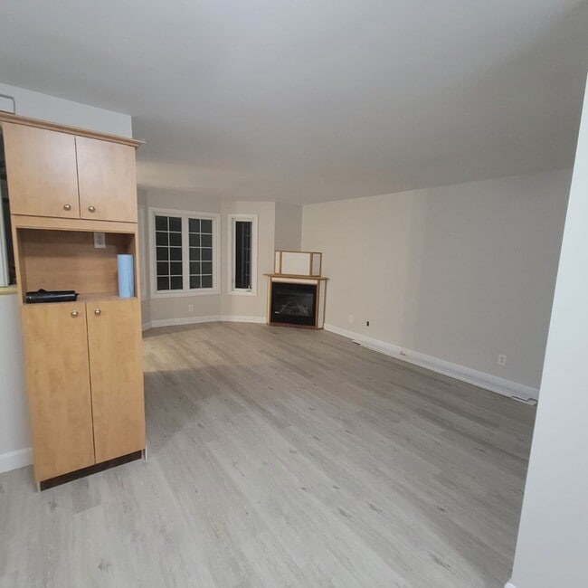 Building Photo - 430 Yves St