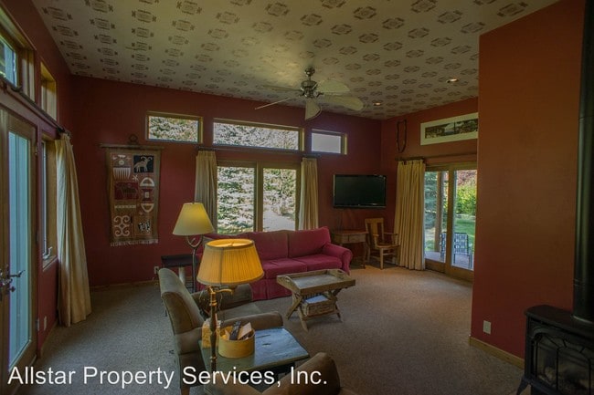 Building Photo - 10 Deer Creek Rd