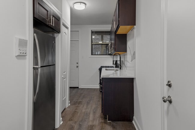 Building Photo - 1904 N Whipple St