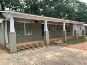 Building Photo - 526 Hudson Terrace