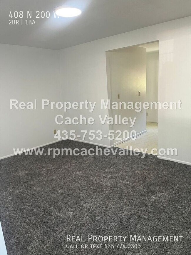 Building Photo - 408 N 200 W