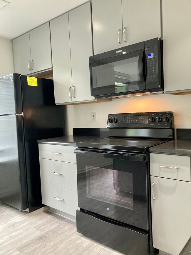 Oven with air fryer - 658 15th St S Apartment