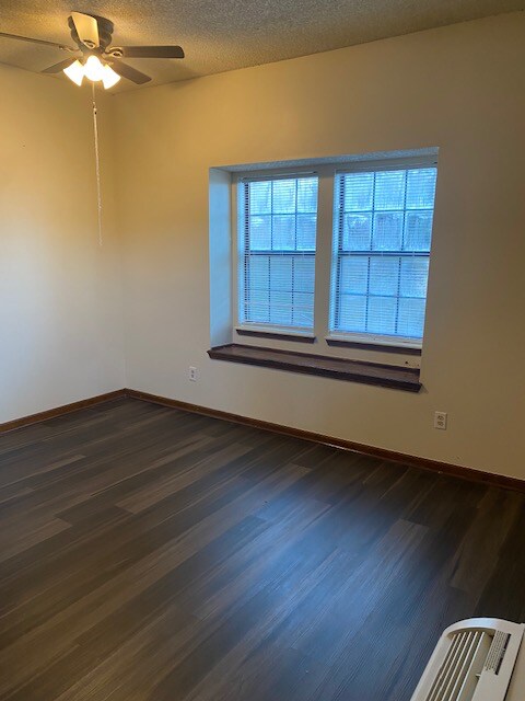 Building Photo - 5958 Maple St