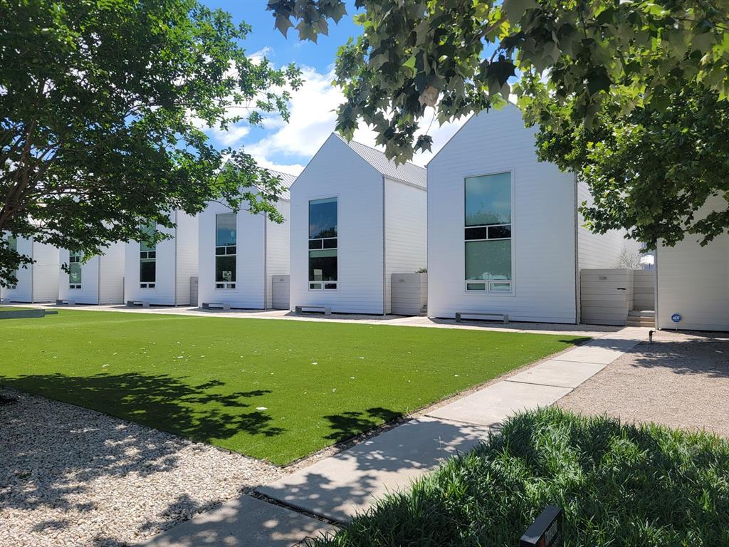 Foto principal - 230 W 25th St
