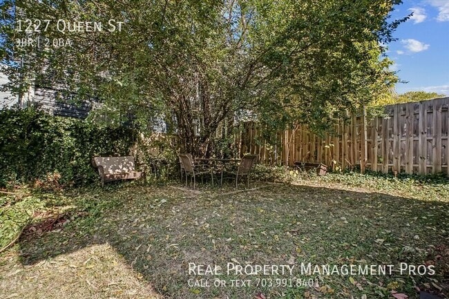 Photo - 1227 Queen St Townhome