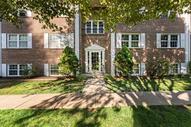 Building Photo - 211 Crocker Dr