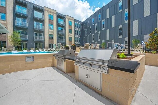 Foto del edificio - 4950 Broadway Dr.