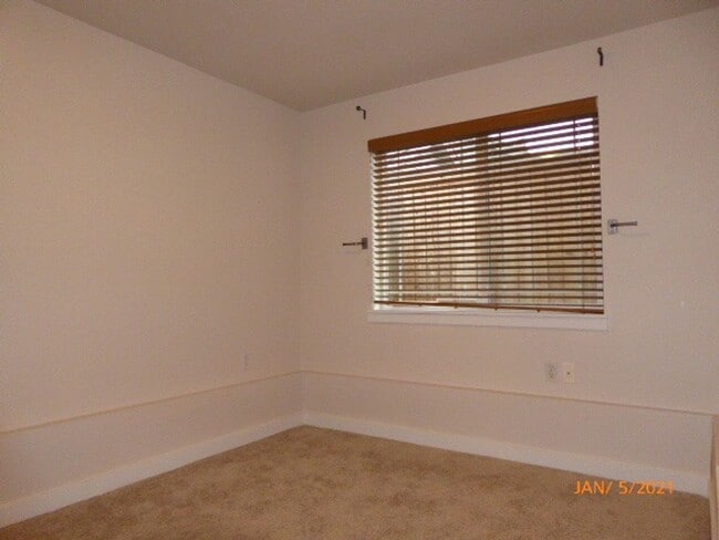 Building Photo - Beautiful 3 Bed 2.5 Bath Townhome in Roosevelt, Seattle