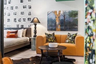 Building Photo - 4526 N Wolcott Ave