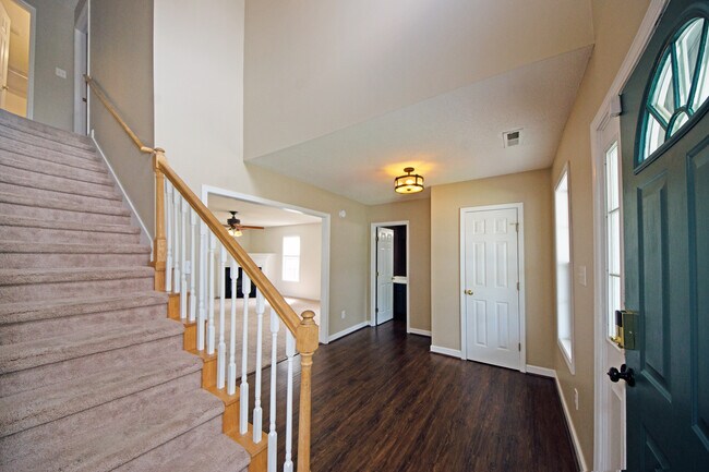 Building Photo - 1112 Huff Dr