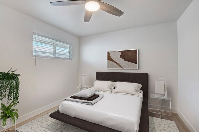 Foto del edificio - 1 Bed | 1 Bath -  Renovated Ground Level Unit