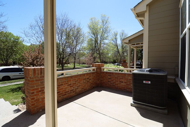 Building Photo - Beautiful Updated Town Home in Fort Collins