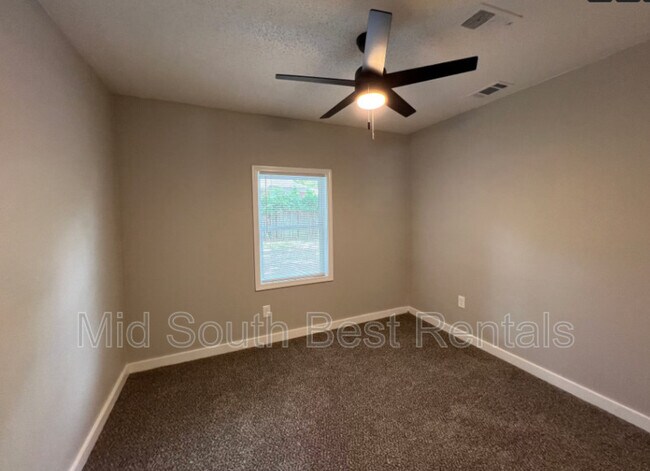 Building Photo - 1297 Elkwood St