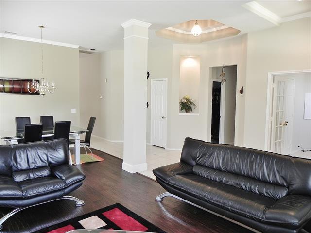 Building Photo - 2416 Ravenhurst Dr