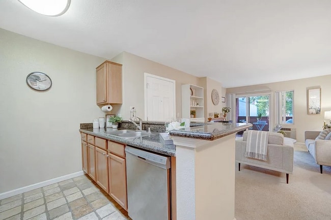 Foto del edificio - WOW!! Great Price and Great Location!