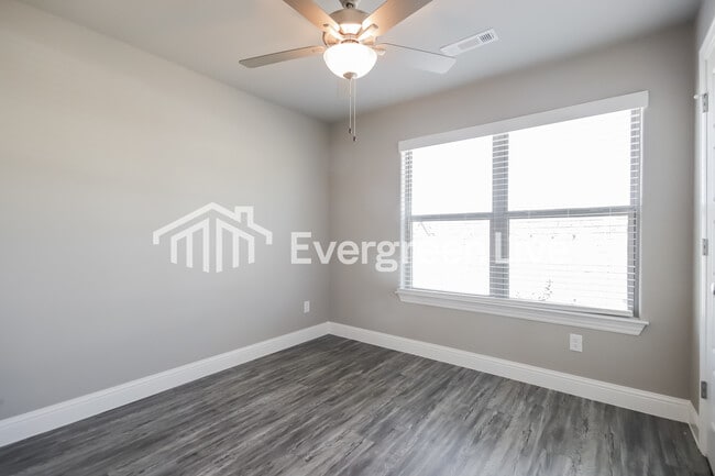 Foto del edificio - 600 E Osage Trce