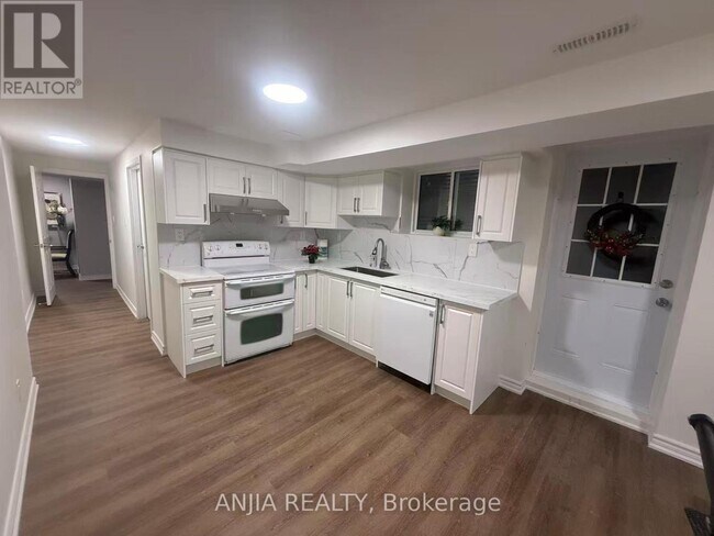 Photo du bâtiment - 2482 Robin Dr