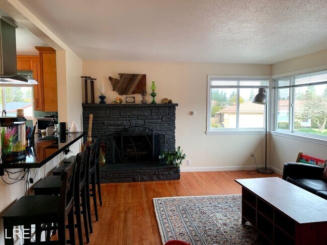 Building Photo - 4 br, 3 bath House - 2617 NE 18th Street