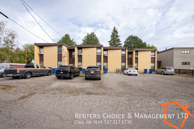 Building Photo - Second Floor Apartment with Assigned Parki...