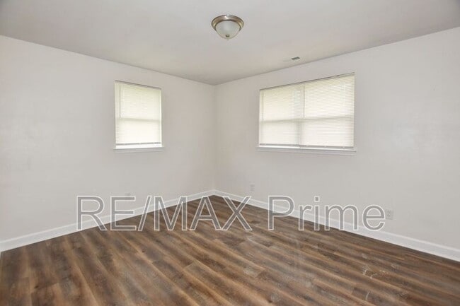 Building Photo - 936-938 Schumann Dr