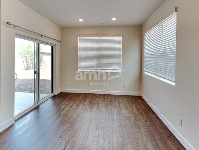 Foto del edificio - 5962 W Columbine Dr