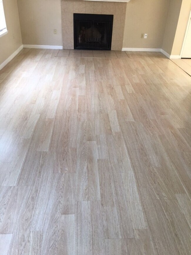 Foto del edificio - 3 Bedroom Townhouse in Yuba City- AVAILABLE NOW!!