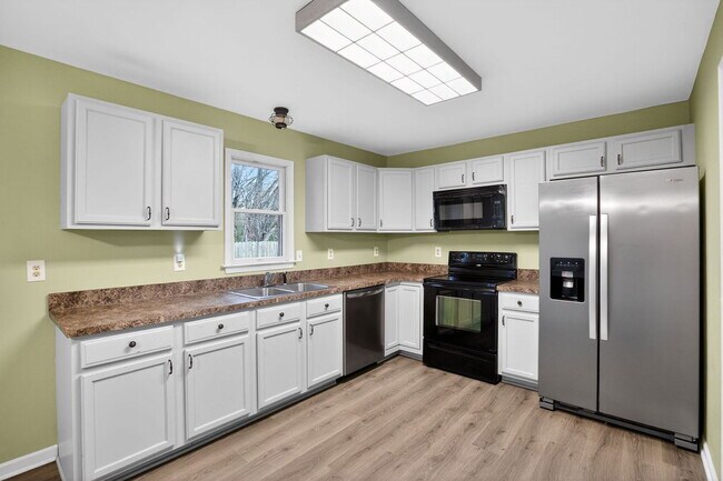 Foto del edificio - 40077 Big Chestnut Rd