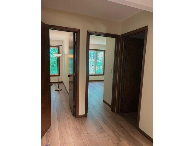 Foto del edificio - 1628 Comstock Ln N