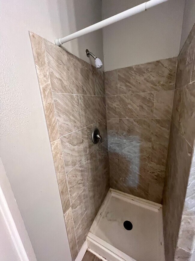 Foto del edificio - Move In Ready 3-Bedroom Apartment! **MOVE-IN SPECIAL**