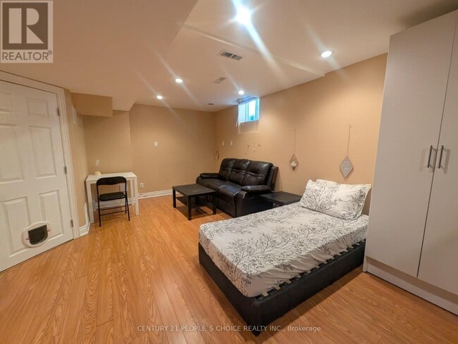 Building Photo - 485 Greenpark Crescent