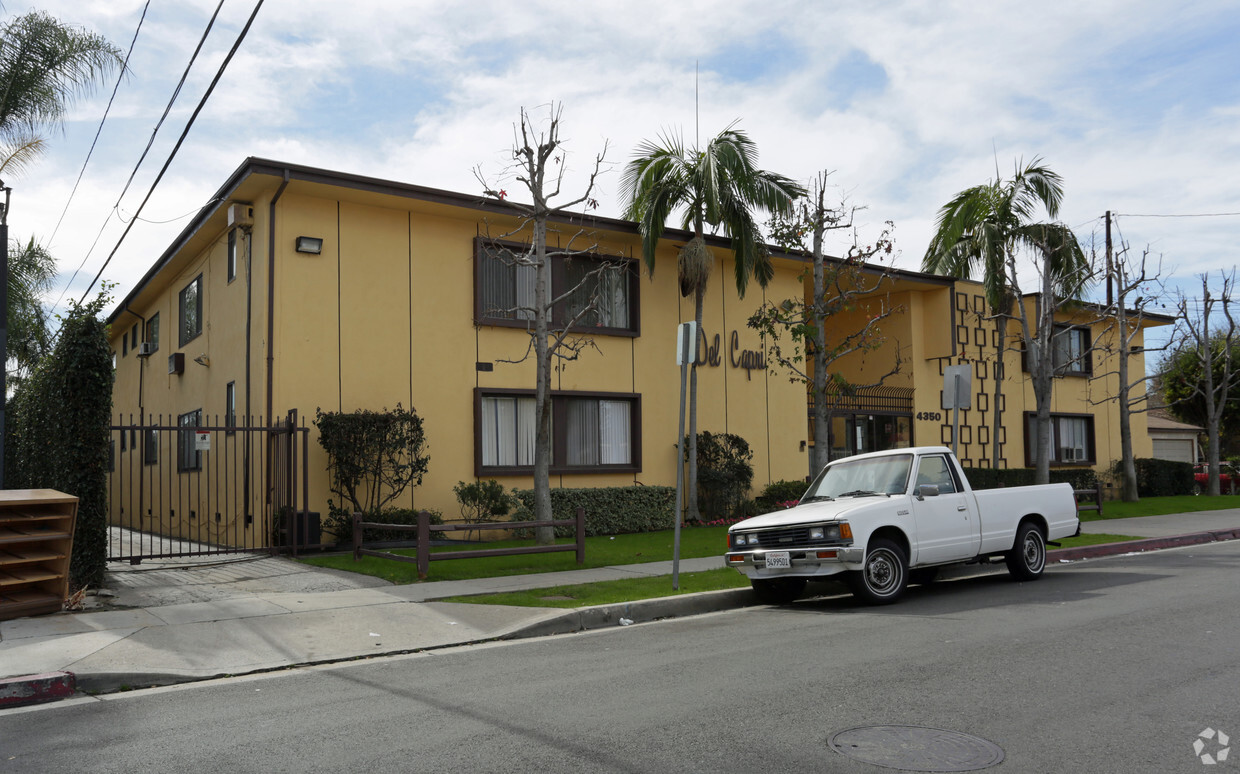 Primary Photo - Del Capri Apartments