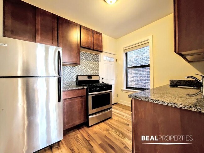 Foto del edificio - 2 bedroom in CHICAGO IL 60657