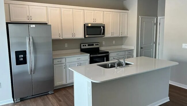 Building Photo - 355 Ember Dr