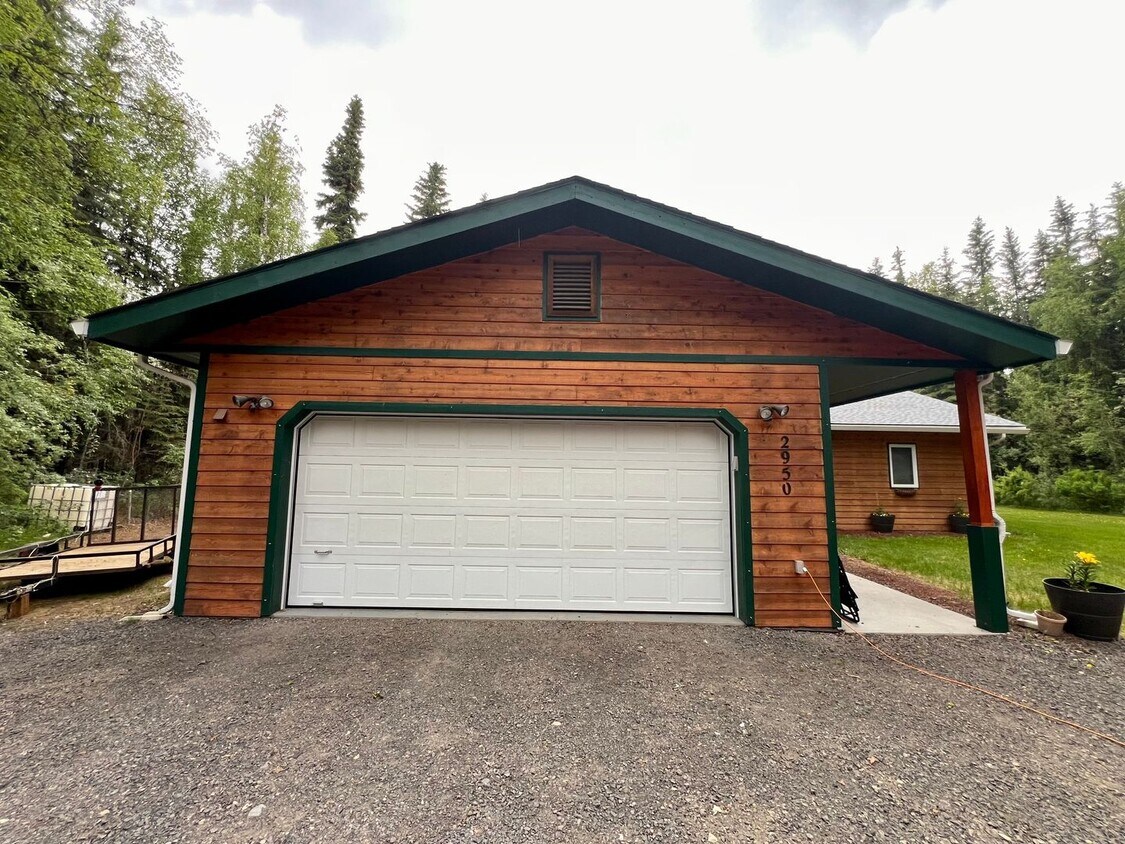 Primary Photo - 3 Bedroom / Pet Friendly / 2-Car Garage