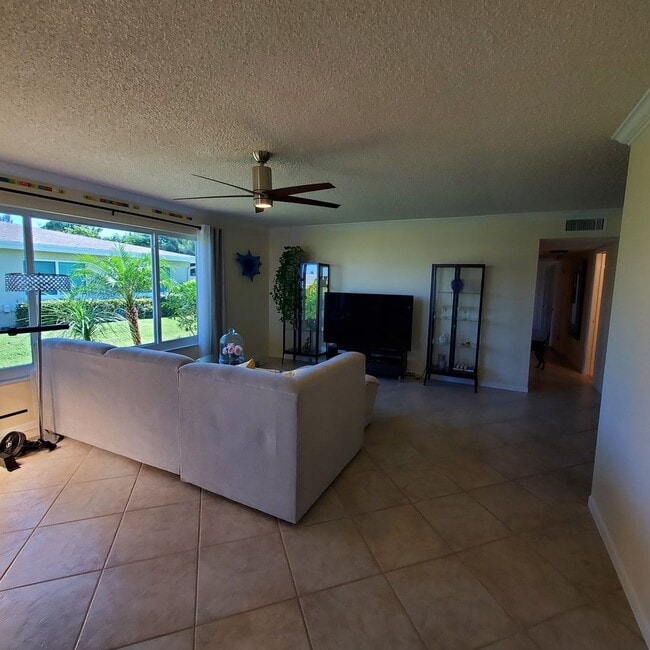 Foto del edificio - 202 W High Point Terrace