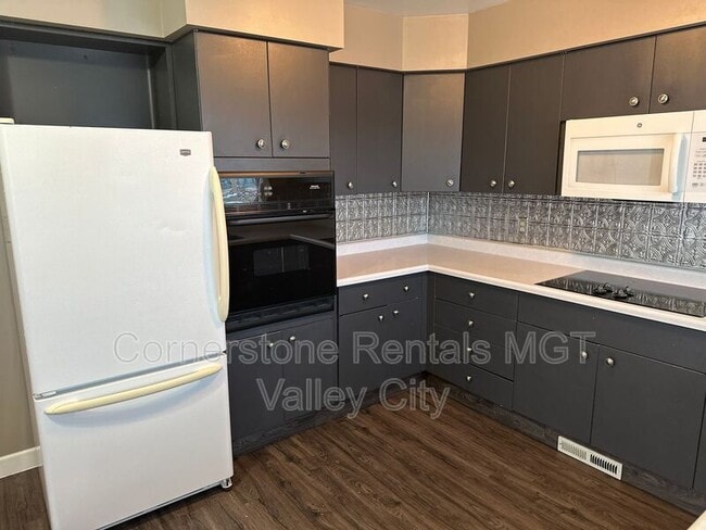 Foto del edificio - 647 8th Ave SW