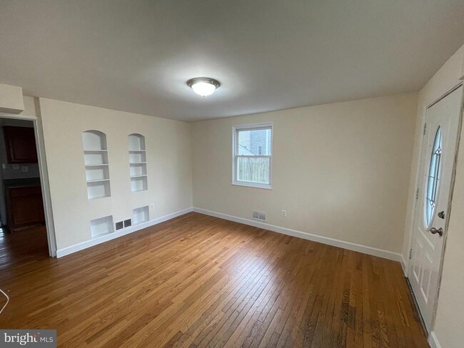 Building Photo - 833 S Harrison St