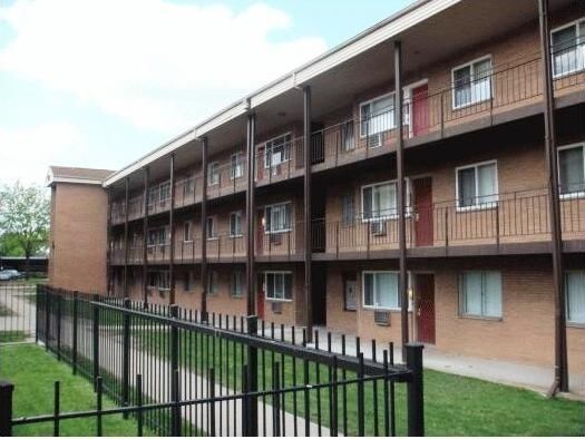 Foto principal - 5021 East Outer Drive - B305