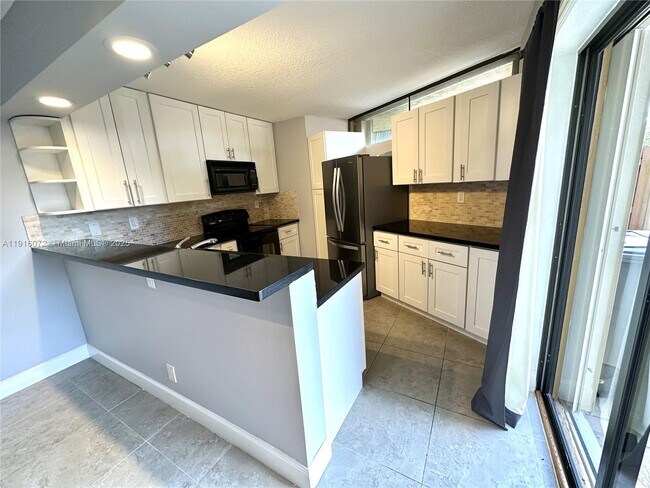 Foto del edificio - 22970 Oxford Pl