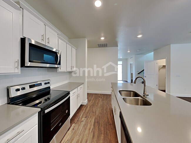 Building Photo - 15081 W 82nd Pl