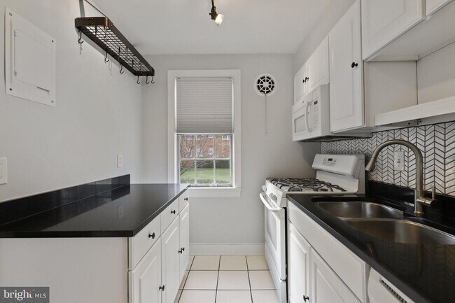 Kitchen - 6622 Boulevard Vw