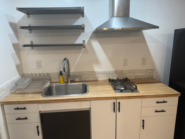 gas cooktop and exhaust hood - 140 Hueneme Ave
