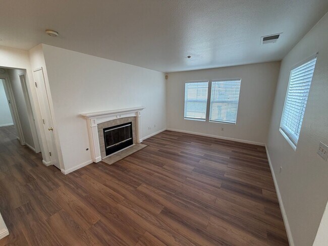 Foto del edificio - Charming and Updated 2BD/2BA Livermore Copper Hill Condo Near Las Positas College & 580!