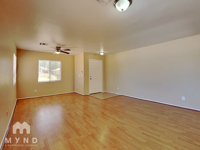 Foto del edificio - 12510 W Charter Oak Rd