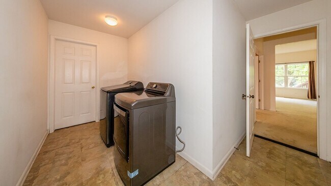 Building Photo - 2803 Bluewater Cir