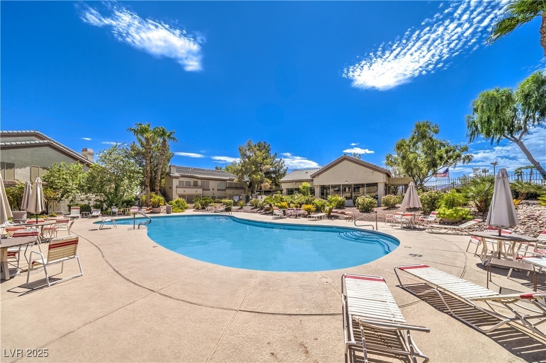 Foto principal - 5710 E Tropicana Ave