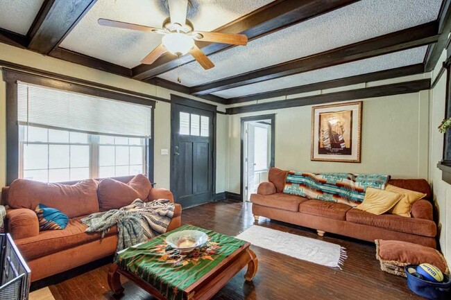 Front entry & living room - 1309 Lincoln Ave