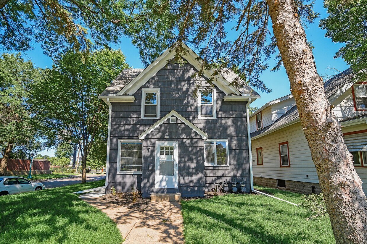 Primary Photo - 1541 Carroll Ave