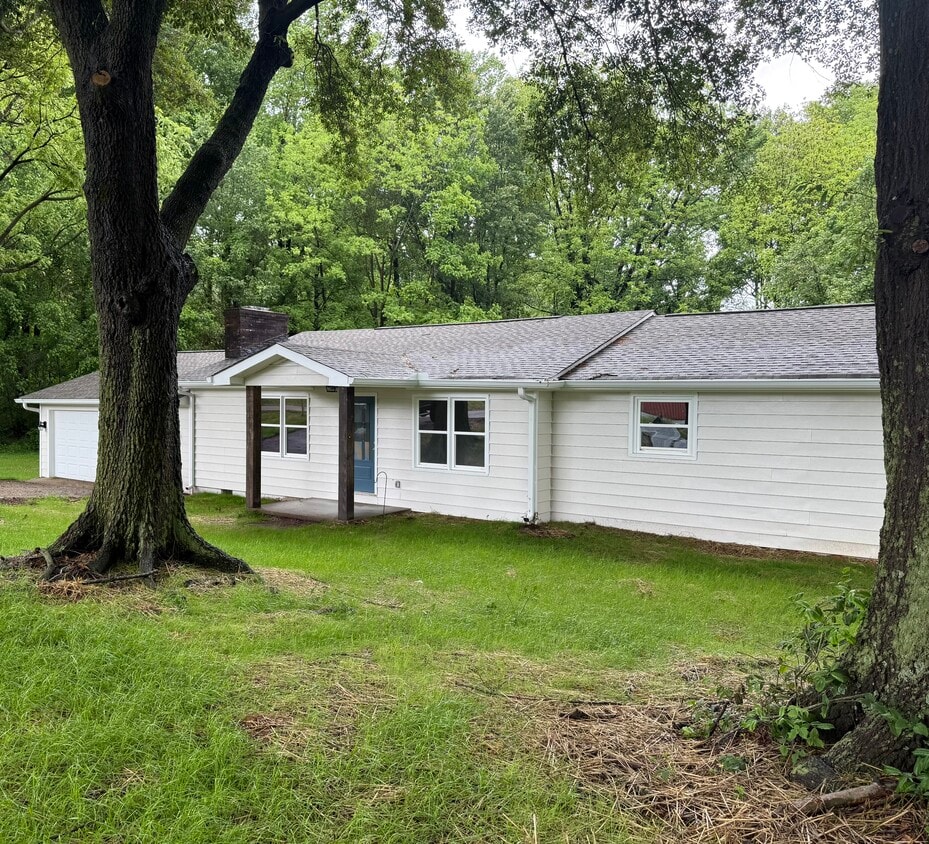 Primary Photo - 206 Donald Alexander Rd